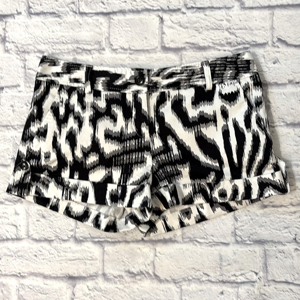 Express Design Studio Chino Style Shorts Cuffed Hem Black White Print Size 6